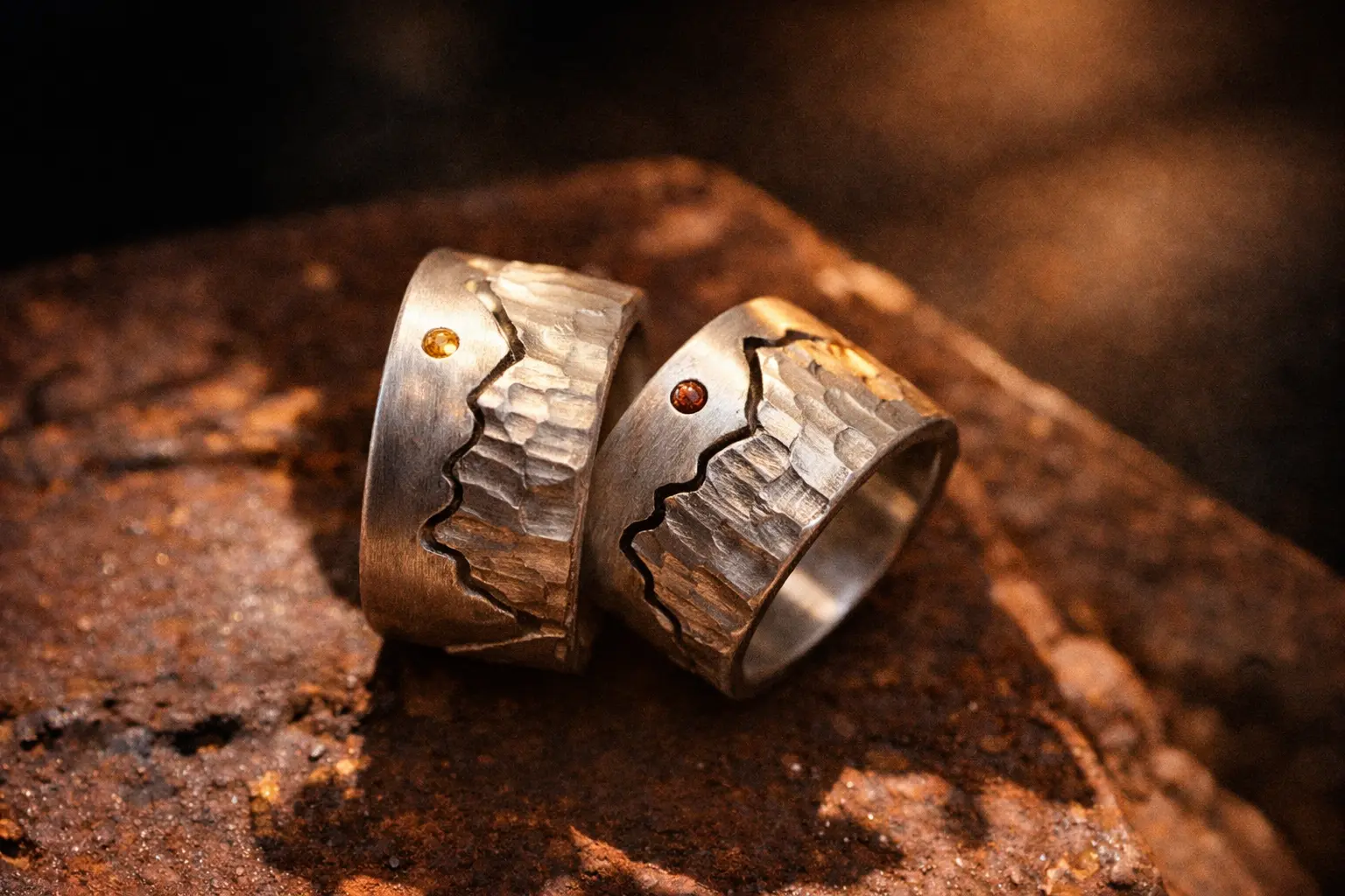 Minimalistische Gold-Eheringe vom Goldschmied