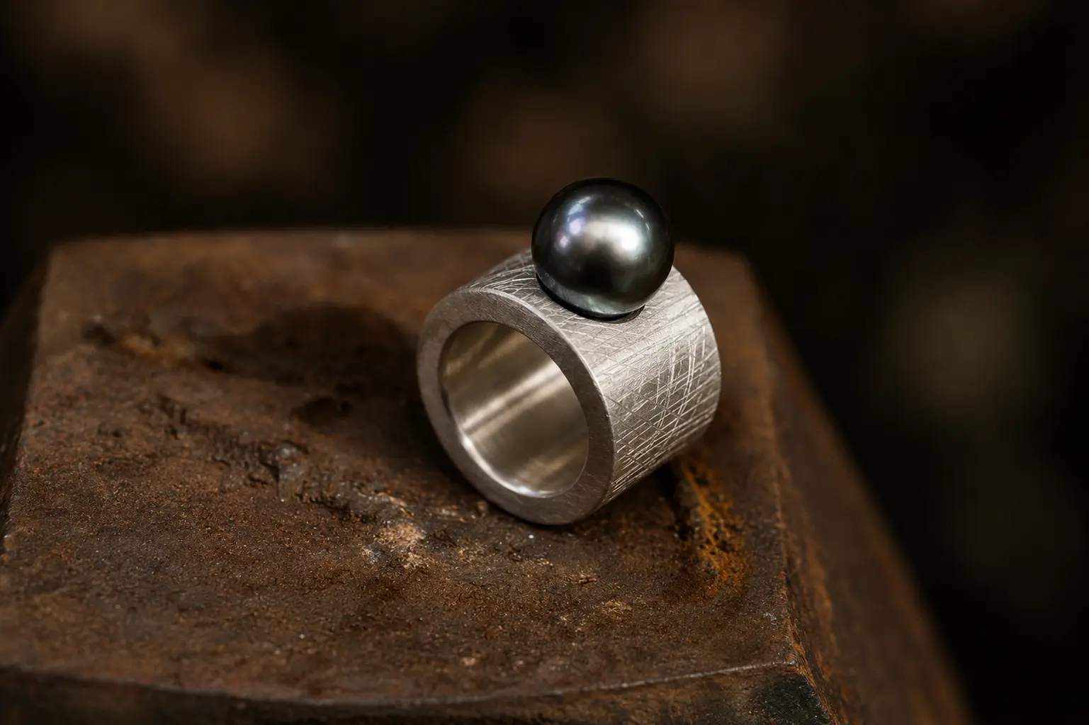 Handgefertigter Ring von Goldschmied Martin Brunner – Unikat aus dem Atelier Zeitzone 65 (Nr. 11)