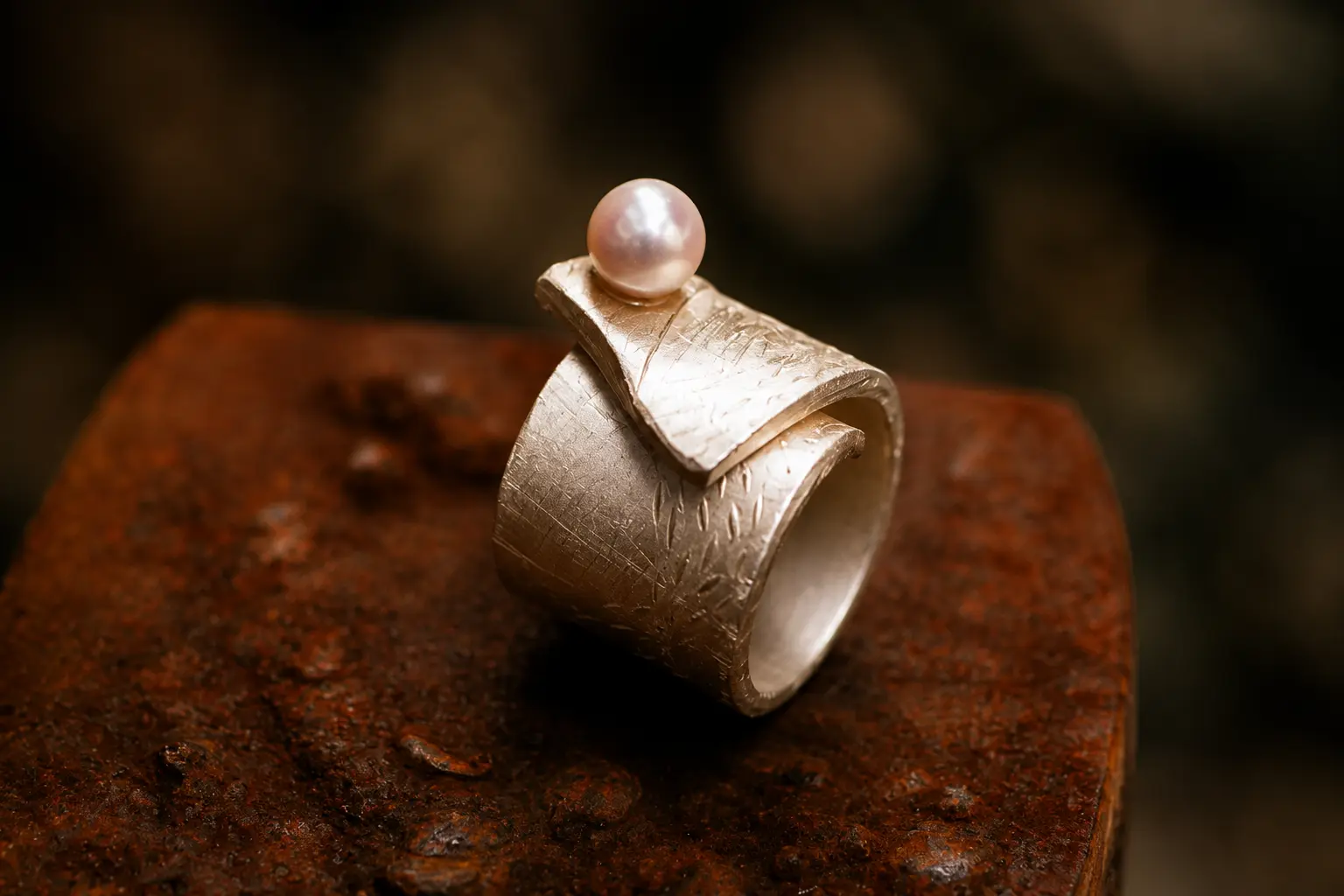 Handgefertigter Ring von Goldschmied Martin Brunner – Unikat aus dem Atelier Zeitzone 65 (Nr. 13)