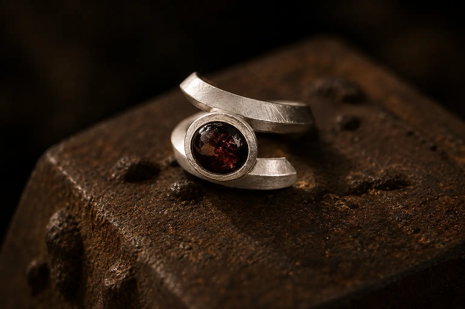 Handgefertigter Ring von Goldschmied Martin Brunner – Unikat aus dem Atelier Zeitzone 65 (Nr. 2)