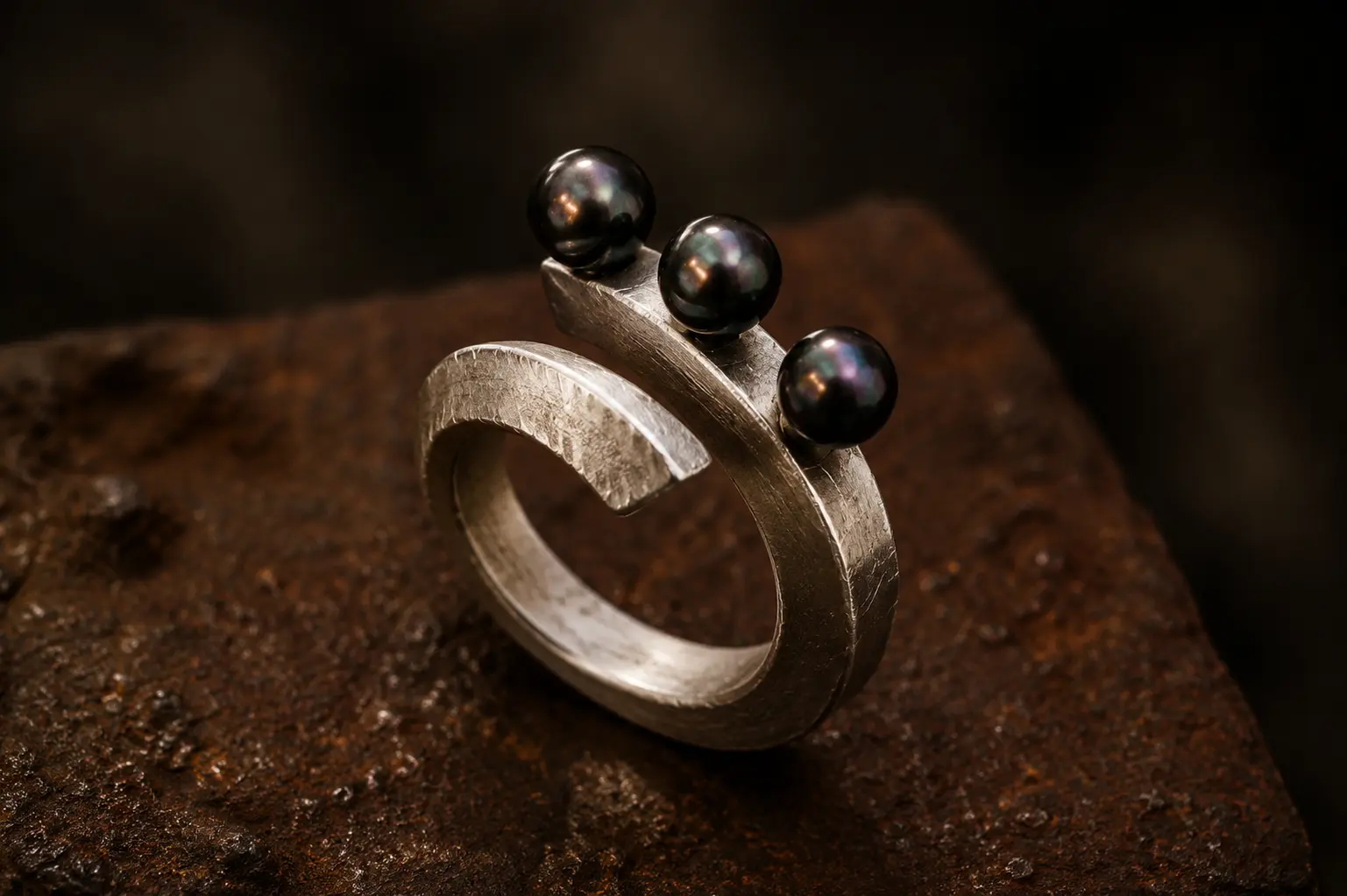 Handgefertigter Ring von Goldschmied Martin Brunner – Unikat aus dem Atelier Zeitzone 65 (Nr. 3)